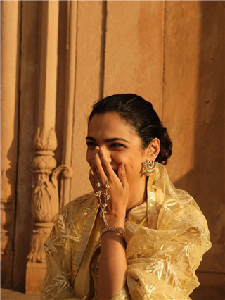 आई-वडिलांनी मराठी सिनेसृष्टी गाजवली, लेक हिंदीत करतेय काम - Marathi News | आई-वडिलांनी मराठी सिनेसृष्टी गाजवली, लेक हिंदीत करतेय काम | Latest Photos at Lokmat.com