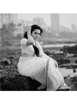 अभिनेत्रीने केलेल्या क्लासिक फोटोशूटवर चाहते फिदा - Marathi News | अभिनेत्रीने केलेल्या क्लासिक फोटोशूटवर चाहते फिदा | Latest Photos at Lokmat.com