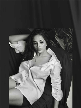 मराठमोळी अभिनेत्री झाली बोल्ड! - Marathi News | मराठमोळी अभिनेत्री झाली बोल्ड! | Latest Photos at Lokmat.com