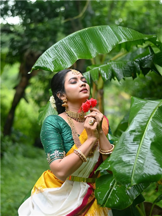 मन रानात गेलं ग, पानापानांत गेलं ग... - Marathi News | मन रानात गेलं ग, पानापानांत गेलं ग... | Latest Photos at Lokmat.com