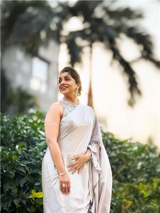 सादगी तो हमारी जरा देखिए...! - Marathi News | सादगी तो हमारी जरा देखिए...! | Latest Photos at Lokmat.com