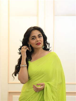 ग्रीन नियॉन रंगाच्या साडीत प्रार्थना बेहरे दिसली खूप झक्कास - Marathi News | ग्रीन नियॉन रंगाच्या साडीत प्रार्थना बेहरे दिसली खूप झक्कास | Latest Photos at Lokmat.com