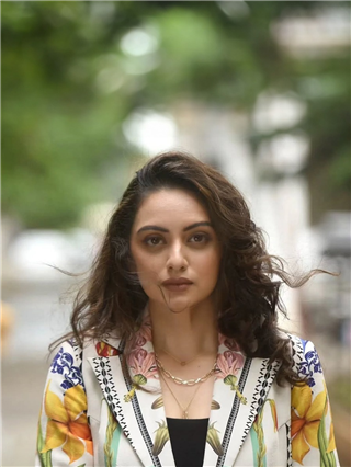 श्रुती मराठेचं हटके फोटोशूट चर्चेत - Marathi News | श्रुती मराठेचं हटके फोटोशूट चर्चेत | Latest Photos at Lokmat.com