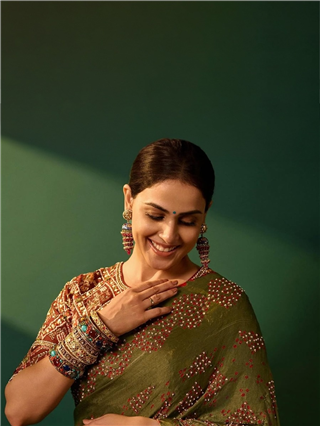 देशमुखांची व्हिगन सून! जिनिलीया जेवणात काय खाते? - Marathi News | देशमुखांची व्हिगन सून! जिनिलीया जेवणात काय खाते? | Latest Photos at Lokmat.com