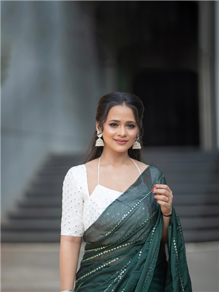 Madhura Joshi : गली में आज चाँद निकला! - Marathi News | Madhura Joshi : गली में आज चाँद निकला! | Latest Photos at Lokmat.com