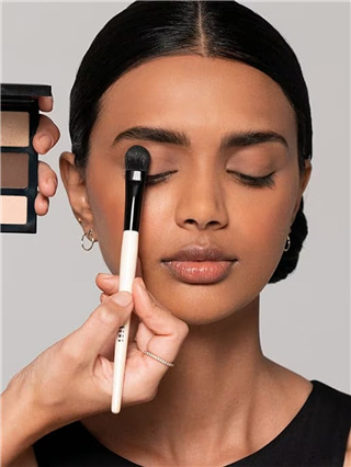 मेकअप केल्यानंतर चेहरा काळा का पडतो? - Marathi News | मेकअप केल्यानंतर चेहरा काळा का पडतो? | Latest Photos at Lokmat.com मेकअप केल्यानंतर चेहरा काळा का पडतो? - Marathi News | मेकअप केल्यानंतर चेहरा काळा का पडतो? | Latest Photos at Lokmat.com