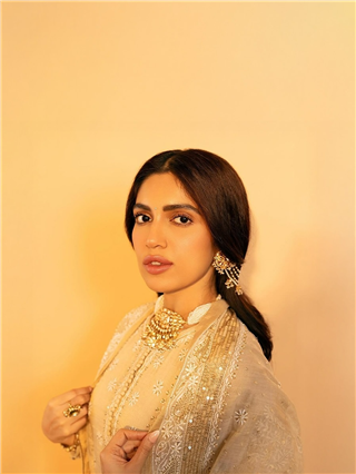 गुलाबी आँखें जो तेरी देखीं.. - Marathi News | गुलाबी आँखें जो तेरी देखीं.. | Latest Photos at Lokmat.com