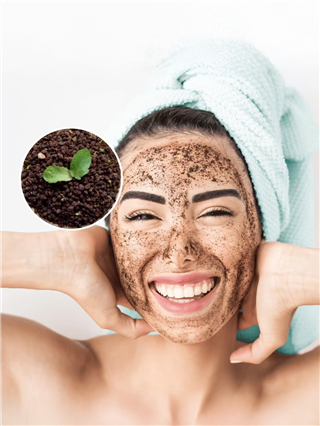 चहापतीपासून बनवा होममेड स्क्रब, त्वचा होईल तजेलदार - Marathi News | चहापतीपासून बनवा होममेड स्क्रब, त्वचा होईल तजेलदार | Latest Photos at Lokmat.com