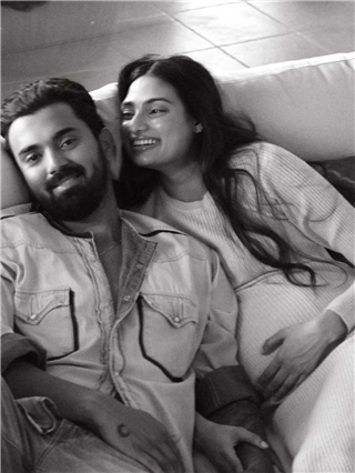 के.एल.राहुलसोबत अथिया शेट्टीचं मॅटरनिटी फोटोशूट - Marathi News | के.एल.राहुलसोबत अथिया शेट्टीचं मॅटरनिटी फोटोशूट | Latest Photos at Lokmat.com