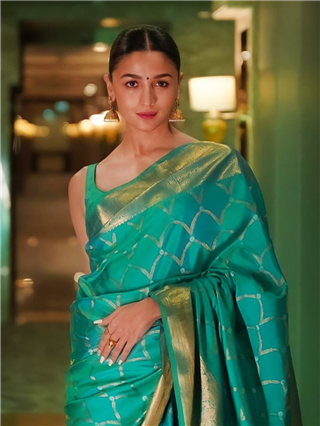 'हे' ६ ब्लाऊज पॅटर्न! हाईट कमी असूनही दिसाल उंच... - Marathi News | 'हे' ६ ब्लाऊज पॅटर्न! हाईट कमी असूनही दिसाल उंच... | Latest Photos at Lokmat.com 'हे' ६ ब्लाऊज पॅटर्न! हाईट कमी असूनही दिसाल उंच... - Marathi News | 'हे' ६ ब्लाऊज पॅटर्न! हाईट कमी असूनही दिसाल उंच... | Latest Photos at Lokmat.com