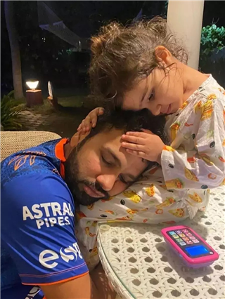 रोहित - विराट ते शमी, बापमाणूस आणि त्याची लेकरे! - Marathi News | रोहित - विराट ते शमी, बापमाणूस आणि त्याची लेकरे! | Latest Photos at Lokmat.com