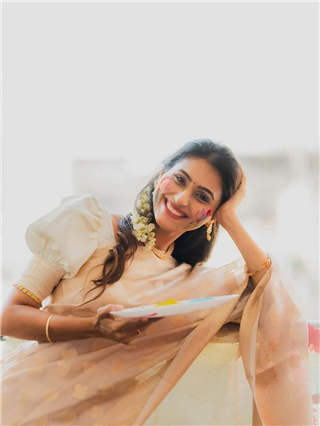 रेश्मा शिंदेने साजरी केली लग्नानंतरची पहिली होळी - Marathi News | रेश्मा शिंदेने साजरी केली लग्नानंतरची पहिली होळी | Latest Photos at Lokmat.com