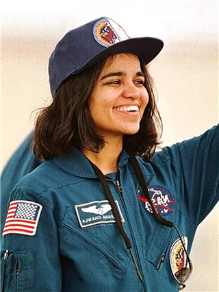 अंतराळात जाणारी पहिली 'भारत की बेटी' - Marathi News | अंतराळात जाणारी पहिली 'भारत की बेटी' | Latest Photos at Lokmat.com