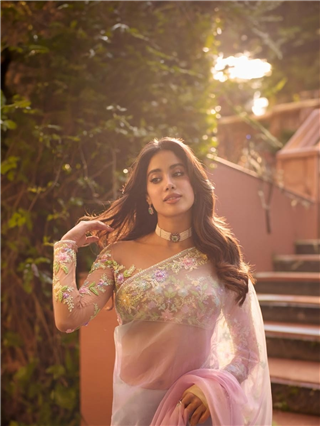 जान्हवी कपूरला 'या' अभिनेत्यासोबत पुन्हा करायचं नाही काम - Marathi News | जान्हवी कपूरला 'या' अभिनेत्यासोबत पुन्हा करायचं नाही काम | Latest Photos at Lokmat.com