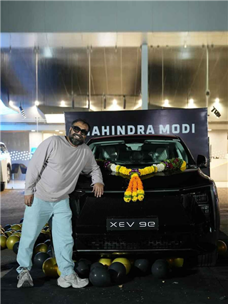 अनुराग कश्यपने घेतली महिंद्रा XEV! - Marathi News | अनुराग कश्यपने घेतली महिंद्रा XEV! | Latest Photos at Lokmat.com