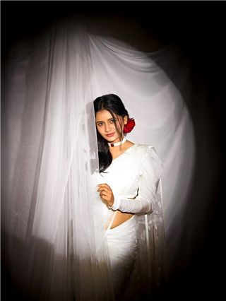 पर्दे में रहने दो, पर्दा ना उठाओ...! - Marathi News | पर्दे में रहने दो, पर्दा ना उठाओ...! | Latest Photos at Lokmat.com