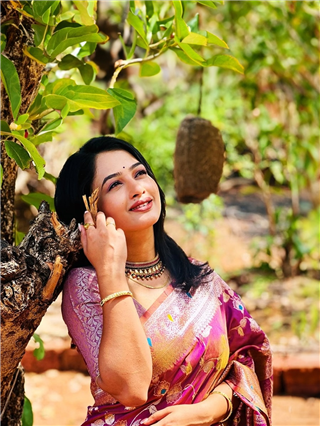 गिरिजाचं अस्सल मराठमोळं सौंदर्य! - Marathi News | गिरिजाचं अस्सल मराठमोळं सौंदर्य! | Latest Photos at Lokmat.com