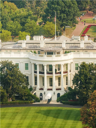 किती आहे अमेरिकेच्या राष्ट्राध्यक्षांचं घर व्हाईट हाऊसची किंमत? - Marathi News | किती आहे अमेरिकेच्या राष्ट्राध्यक्षांचं घर व्हाईट हाऊसची किंमत? | Latest Photos at Lokmat.com किती आहे अमेरिकेच्या राष्ट्राध्यक्षांचं घर व्हाईट हाऊसची किंमत? - Marathi News | किती आहे अमेरिकेच्या राष्ट्राध्यक्षांचं घर व्हाईट हाऊसची किंमत? | Latest Photos at Lokmat.com