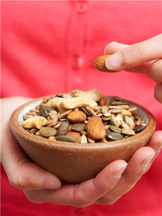 उन्हाळ्यात 'या' ६ बिया खा ! शरीराला मिळेल थंडावा... - Marathi News | उन्हाळ्यात 'या' ६ बिया खा ! शरीराला मिळेल थंडावा... | Latest Photos at Lokmat.com