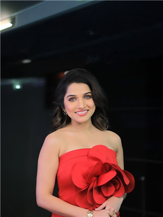 ग्लॅमरस दिसण्यासाठी काय करते जान्हवी किल्लेकर? - Marathi News | ग्लॅमरस दिसण्यासाठी काय करते जान्हवी किल्लेकर? | Latest Photos at Lokmat.com