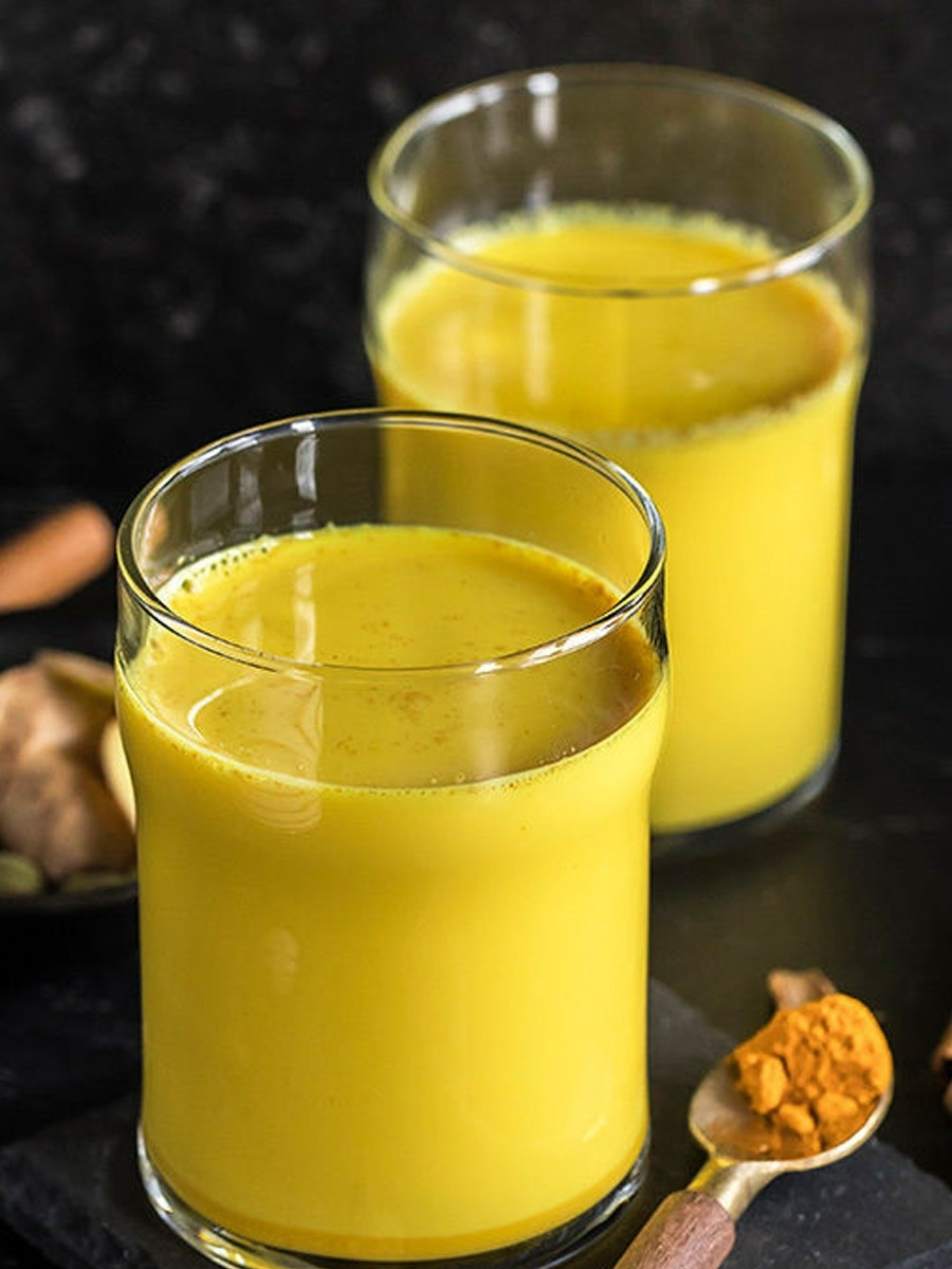 रोज प्या हळदीचे दूध, फायदे वाचून आश्चर्य वाटेल...