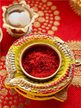 कुंकू.. इंग्रजीत कुंकवाला काय म्हणतात? - Marathi News | कुंकू.. इंग्रजीत कुंकवाला काय म्हणतात? | Latest Photos at Lokmat.com