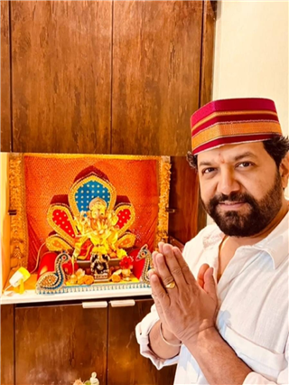 मराठी सेलिब्रिटींच्या घरचा बाप्पा - Marathi News | मराठी सेलिब्रिटींच्या घरचा बाप्पा | Latest Photos at Lokmat.com