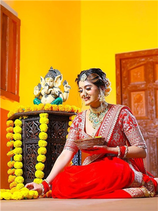 'रंग माझा वेगळा' फेम कार्तिकी लाल रंगाच्या लेहंग्यात दिसली खूप सुंदर!! - Marathi News | 'रंग माझा वेगळा' फेम कार्तिकी लाल रंगाच्या लेहंग्यात दिसली खूप सुंदर!! | Latest Photos at Lokmat.com