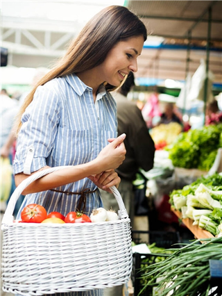 आठवड्याभराच्या भाज्या विकत घेताना लक्षात ठेवा ९ गोष्टी... - Marathi News | आठवड्याभराच्या भाज्या विकत घेताना लक्षात ठेवा ९ गोष्टी... | Latest Photos at Lokmat.com