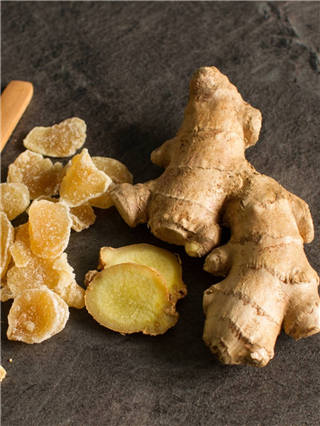 इवलासा आल्याच्या तुकडा पण त्याचे १० उपयोग आहेत भन्नाट... - Marathi News | इवलासा आल्याच्या तुकडा पण त्याचे १० उपयोग आहेत भन्नाट... | Latest Photos at Lokmat.com