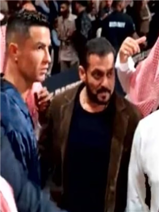 Ronaldo ने सलमान खानला केले इग्नोर; नेटकऱ्यांनी उडवली भाईजानची खिल्ली - Marathi News | Ronaldo ने सलमान खानला केले इग्नोर; नेटकऱ्यांनी उडवली भाईजानची खिल्ली | Latest Photos at Lokmat.com