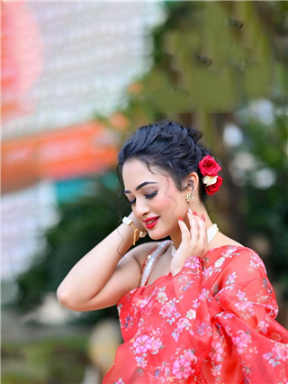 'फुल'ले रे क्षण...'गौरी'च्या रुपास भाळून जाती सारे जण! - Marathi News | 'फुल'ले रे क्षण...'गौरी'च्या रुपास भाळून जाती सारे जण! | Latest Photos at Lokmat.com