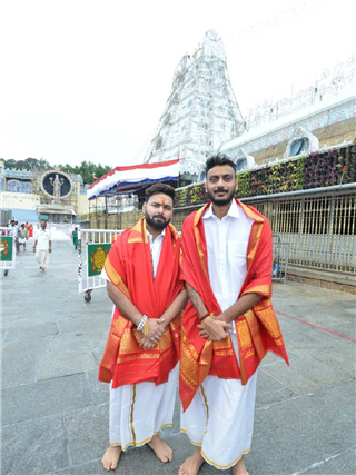 PICS : मंदिरातून बाहेर पडूच नये असं वाटतं...! रिषभ-अक्षरचे देवदर्शन - Marathi News | PICS : मंदिरातून बाहेर पडूच नये असं वाटतं...! रिषभ-अक्षरचे देवदर्शन | Latest Photos at Lokmat.com