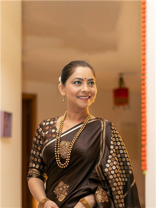सोनाली कुलकर्णी विदेशात जपतीये मराठी संस्कृती; दुबईत साजरी केली दिवाळी - Marathi News | सोनाली कुलकर्णी विदेशात जपतीये मराठी संस्कृती; दुबईत साजरी केली दिवाळी | Latest Photos at Lokmat.com