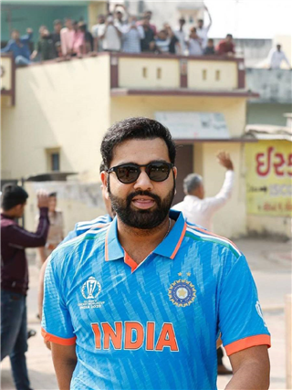 PICS : IND vs AUS फायनलपूर्वी दोन्ही संघांच्या कर्णधारांचं फोटोशूट - Marathi News | PICS : IND vs AUS फायनलपूर्वी दोन्ही संघांच्या कर्णधारांचं फोटोशूट | Latest Photos at Lokmat.com
