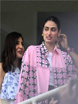 PICS : IND vs AUS फायनलचे साक्षीदार होण्यासाठी सेलिब्रेटींचा महामेळावा - Marathi News | PICS : IND vs AUS फायनलचे साक्षीदार होण्यासाठी सेलिब्रेटींचा महामेळावा | Latest Photos at Lokmat.com