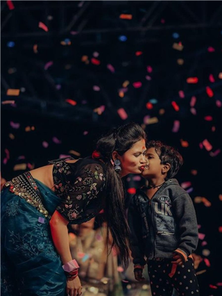 पोरगं कोमात गौतमी पाटील जोमात..! - Marathi News | पोरगं कोमात गौतमी पाटील जोमात..! | Latest Photos at Lokmat.com