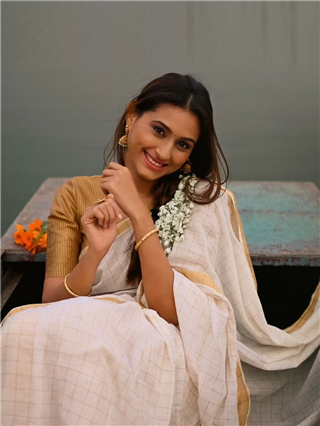 रेश्माचा साऊथ इंडियन लूक - Marathi News | रेश्माचा साऊथ इंडियन लूक | Latest Photos at Lokmat.com