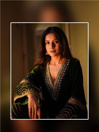 'पंजाबी कुडी' शहनाज गिलचा पारंपरिक लूक... - Marathi News | 'पंजाबी कुडी' शहनाज गिलचा पारंपरिक लूक... | Latest Photos at Lokmat.com