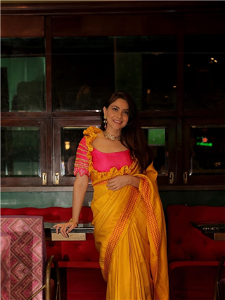 सोनालीची हटके ब्लाऊज डिझाइन चर्चेत - Marathi News | सोनालीची हटके ब्लाऊज डिझाइन चर्चेत | Latest Photos at Lokmat.com