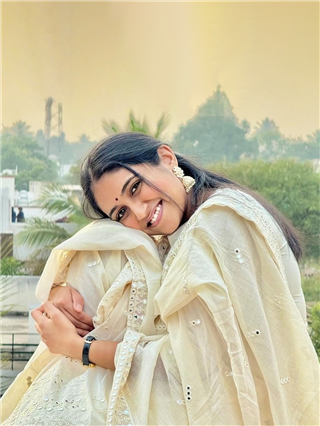 'लोग दिवाने है बनावट के हम कहाँ जाएं सादगी लेकर...' - Marathi News | 'लोग दिवाने है बनावट के हम कहाँ जाएं सादगी लेकर...' | Latest Photos at Lokmat.com