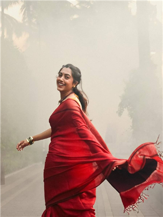 धुके जणू हे मला भासते..! - Marathi News | धुके जणू हे मला भासते..! | Latest Photos at Lokmat.com