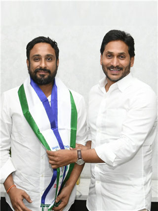 PICS: सचिनपासून गंभीरपर्यंत...! राजकारणात उतरणारे भारतीय शिलेदार - Marathi News | PICS: सचिनपासून गंभीरपर्यंत...! राजकारणात उतरणारे भारतीय शिलेदार | Latest Photos at Lokmat.com