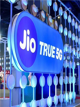 Jio चा स्वस्त प्लॅन, 5G डेटा आणि मोफत Netflix; एअरटेल, Vi ला टक्कर - Marathi News | Jio चा स्वस्त प्लॅन, 5G डेटा आणि मोफत Netflix; एअरटेल, Vi ला टक्कर | Latest Photos at Lokmat.com