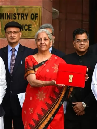 ब्रिफकेसपासून टॅबपर्यंत, असा आहे आजवरचा अर्थसंकल्पाचा प्रवास - Marathi News | ब्रिफकेसपासून टॅबपर्यंत, असा आहे आजवरचा अर्थसंकल्पाचा प्रवास | Latest Photos at Lokmat.com