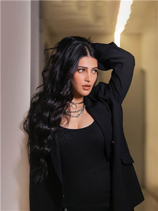'Hotness Overloaded...' कमल हसनच्या लेकीचा स्टायलिश अंदाज - Marathi News | 'Hotness Overloaded...' कमल हसनच्या लेकीचा स्टायलिश अंदाज | Latest Photos at Lokmat.com