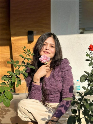 फूल गुलाब का लाखों में हजारों में... - Marathi News | फूल गुलाब का लाखों में हजारों में... | Latest Photos at Lokmat.com