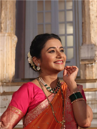 आले जणू इंद्रधनू पापण्यात दाटूनी... पैठणी साडीतील जुईचा सोज्वळ लूक - Marathi News | आले जणू इंद्रधनू पापण्यात दाटूनी... पैठणी साडीतील जुईचा सोज्वळ लूक | Latest Photos at Lokmat.com