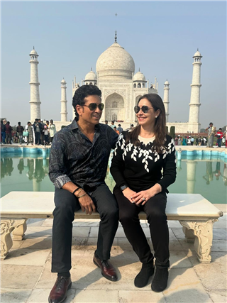 PICS: सचिनची पत्नीसह 'भटकंती', लेकीनं दिल्या व्हॅलेंटाईनच्या शुभेच्छा - Marathi News | PICS: सचिनची पत्नीसह 'भटकंती', लेकीनं दिल्या व्हॅलेंटाईनच्या शुभेच्छा | Latest Photos at Lokmat.com