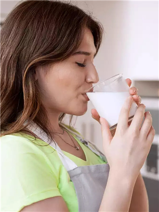 रात्री झोपताना गरम दूध पिण्याचे ७ फायदे - Marathi News | रात्री झोपताना गरम दूध पिण्याचे ७ फायदे | Latest Photos at Lokmat.com रात्री झोपताना गरम दूध पिण्याचे ७ फायदे - Marathi News | रात्री झोपताना गरम दूध पिण्याचे ७ फायदे | Latest Photos at Lokmat.com